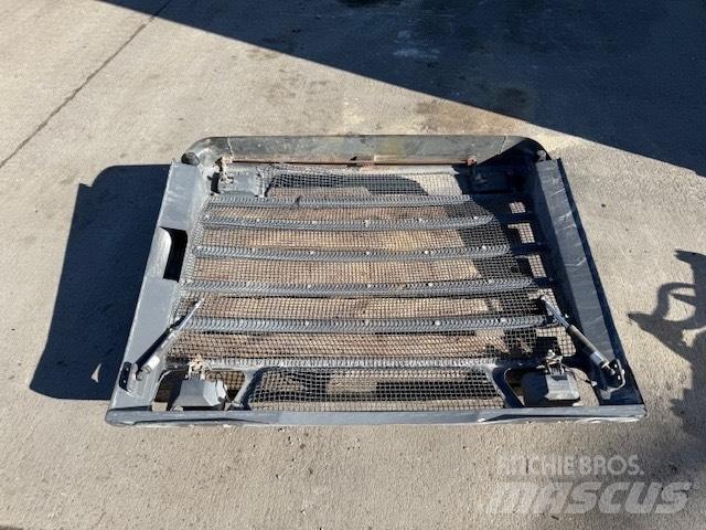 Doosan DL 400 OSŁONA Podvozky a zavěšení kol