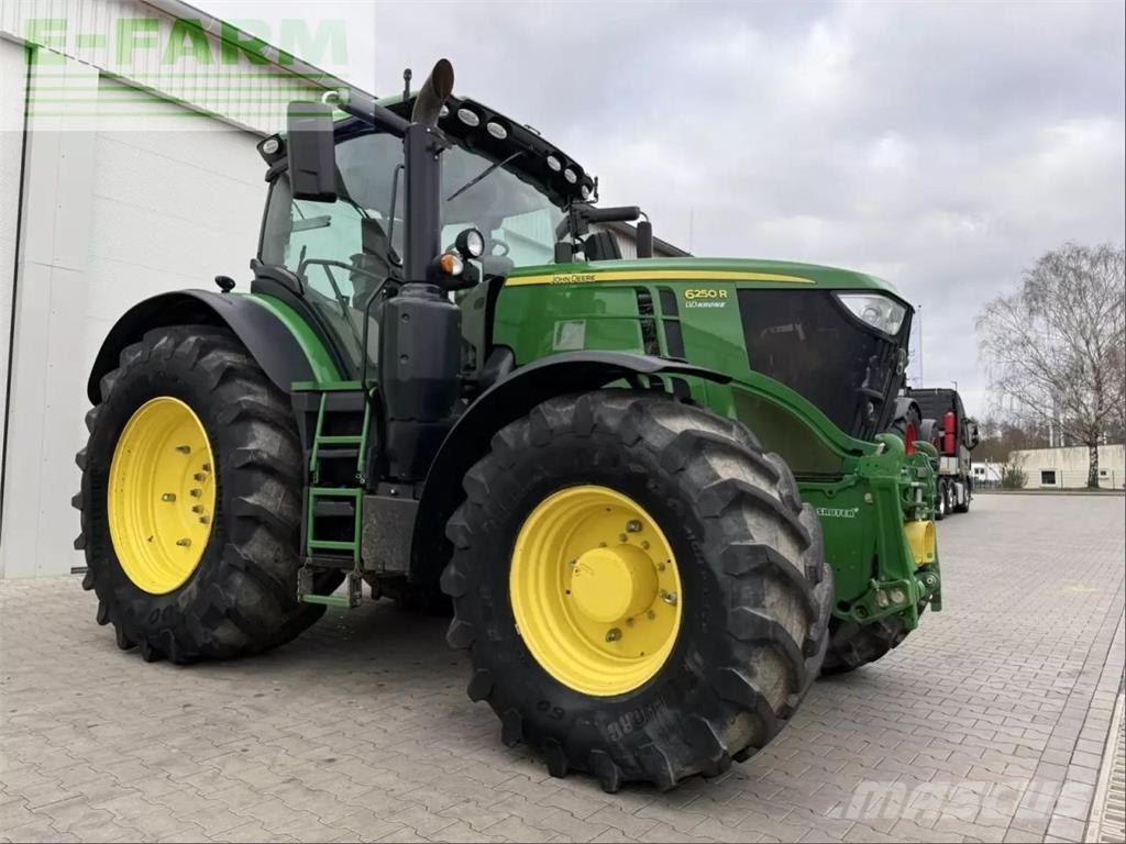 John Deere 6250 r Traktory