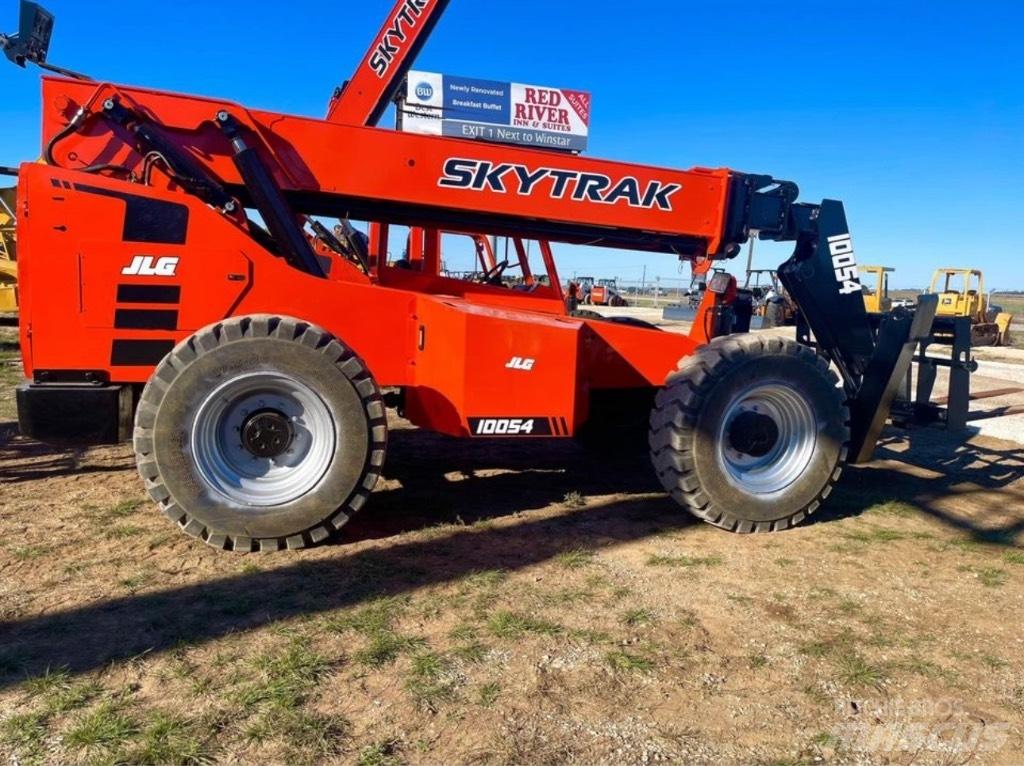 SkyTrak 10054 Teleskopické manipulátory