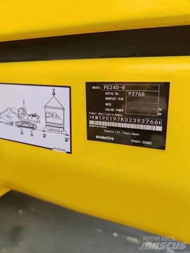 Komatsu 240LC-8 Pásová rýpadla