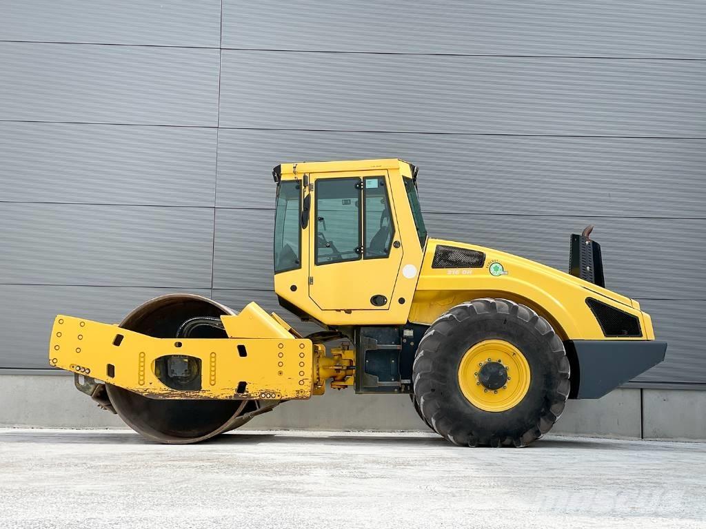 Bomag BW 216 DH-4i Tahačové válce