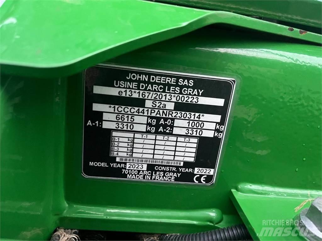 John Deere C441R Další