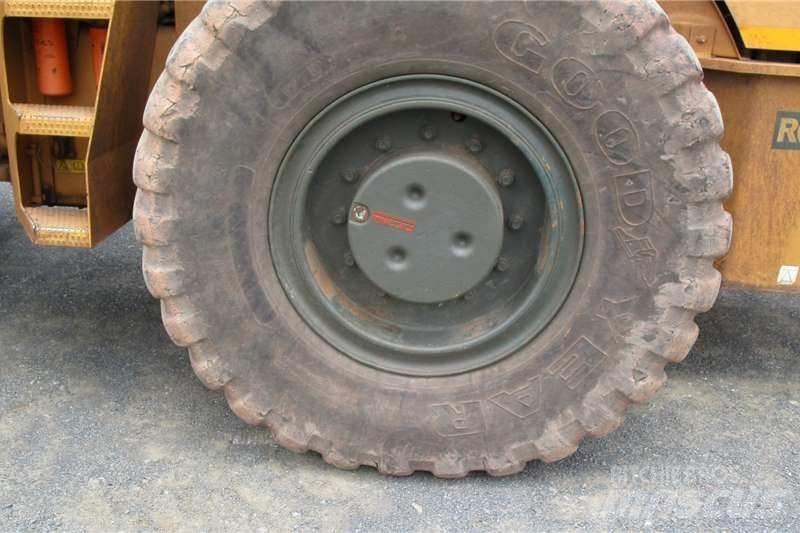 CAT CS76XT Kombinované válce