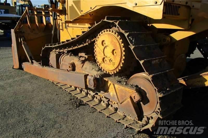 CAT D6R2 Pásové dozery