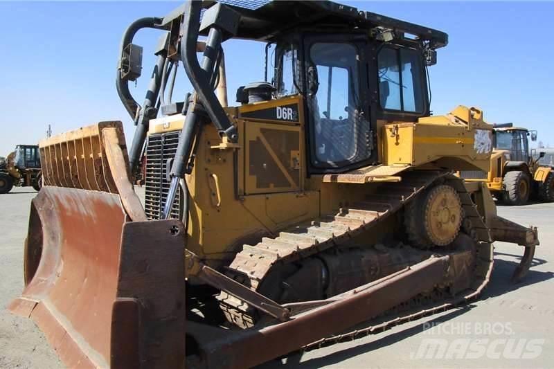 CAT D6R2 Pásové dozery