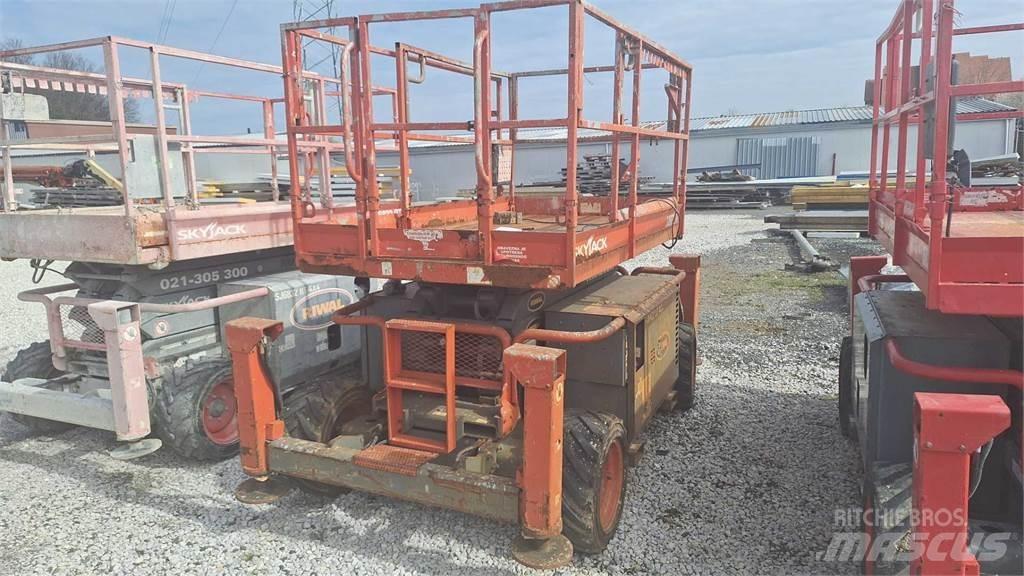 SkyJack SJ6832RTE Nůžková zvedací plošina