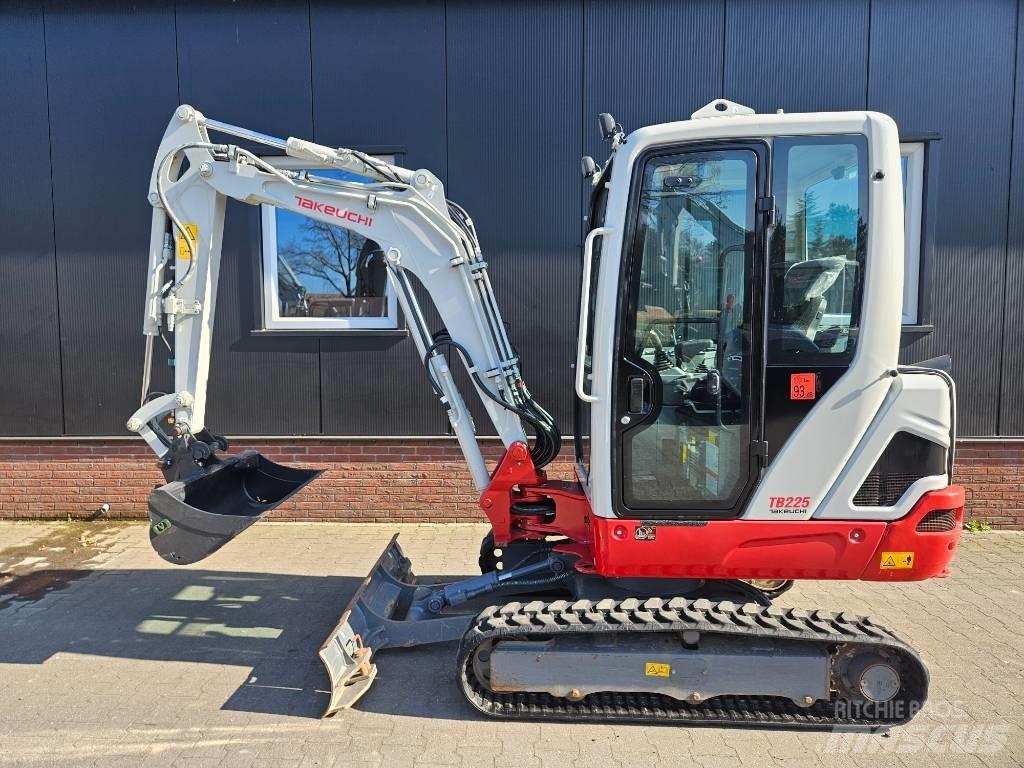 Takeuchi TB 225 Mini rýpadla < 7t