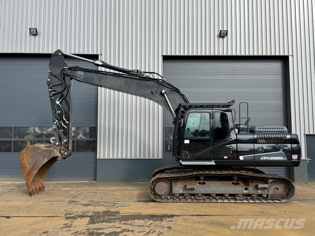 Doosan DX225LC-5 Pásová rýpadla