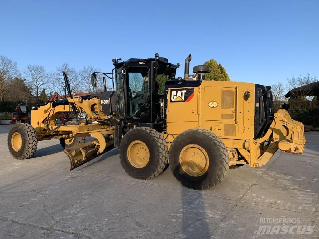 CAT 140 M 3 Grejdry
