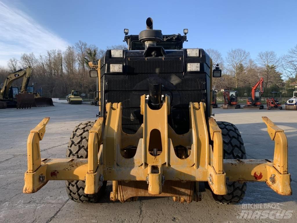 CAT 140 M 3 Grejdry