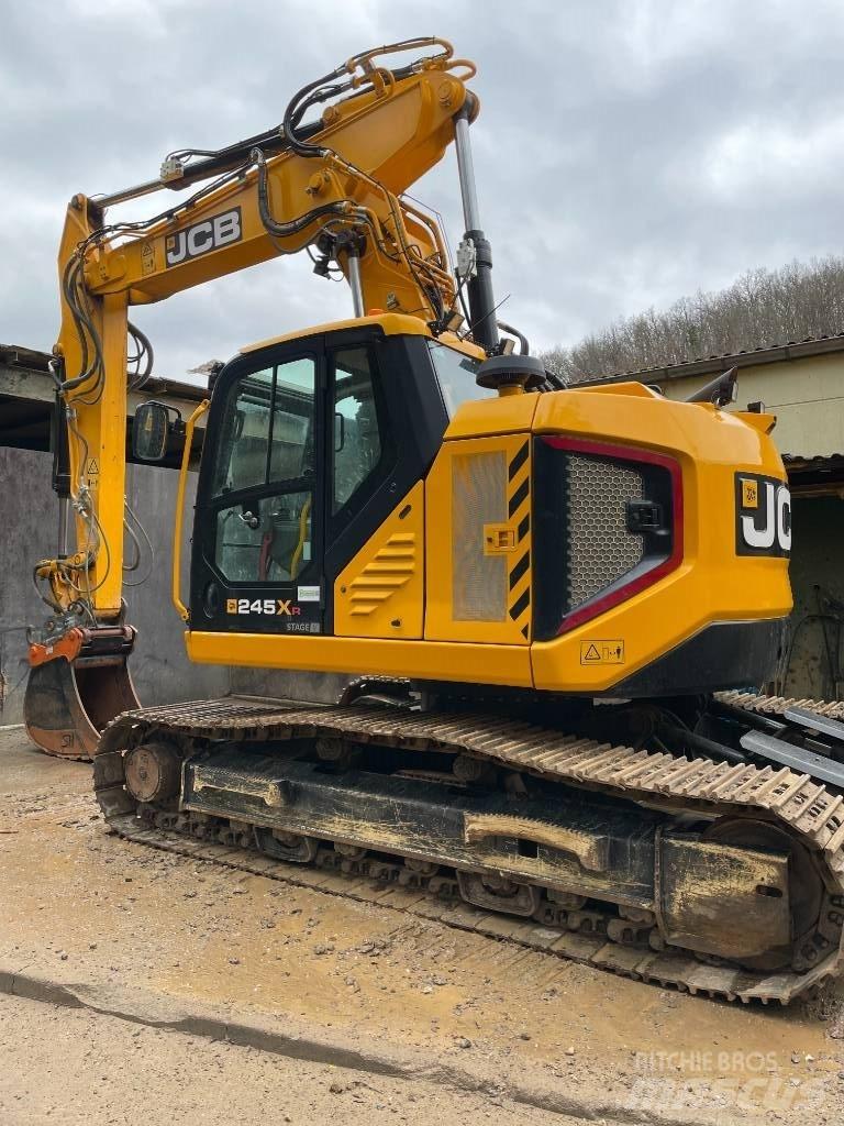 JCB 245 XR Pásová rýpadla