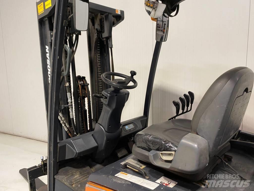 Doosan B35X-7 Akumulátorové vozíky