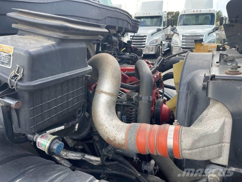 International 4300 Skříňová nástavba