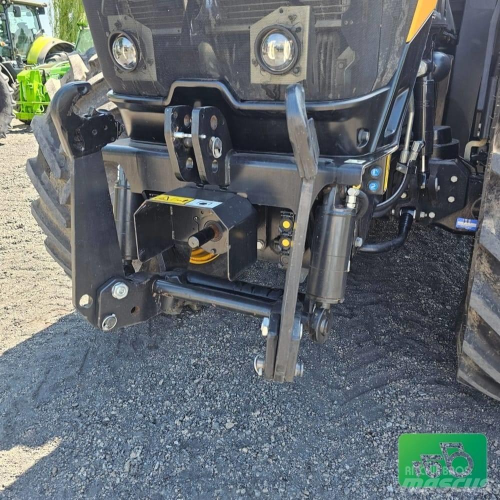 JCB FASTRAC 8330 Traktory