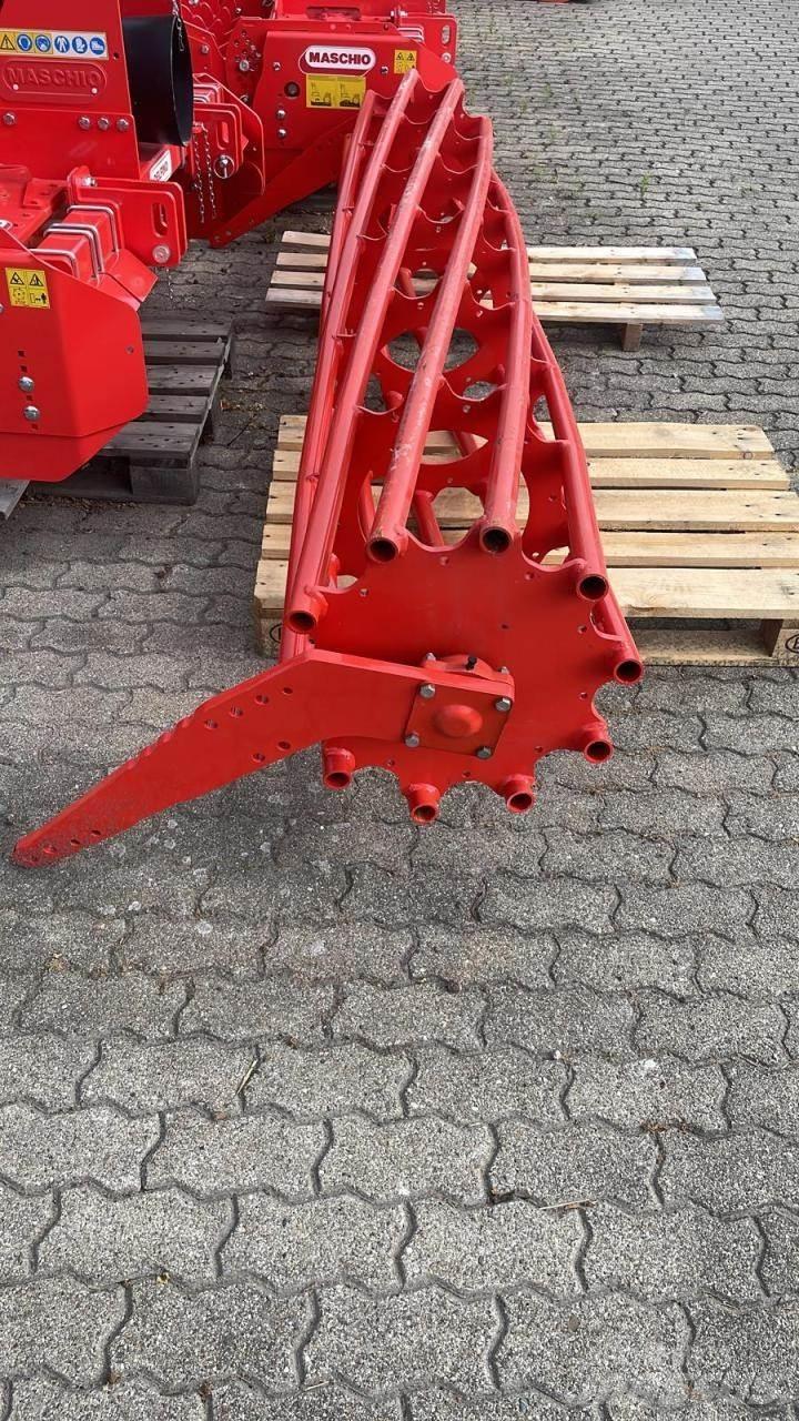 Kuhn Maxirohrwalze Vlečné vibrační válce