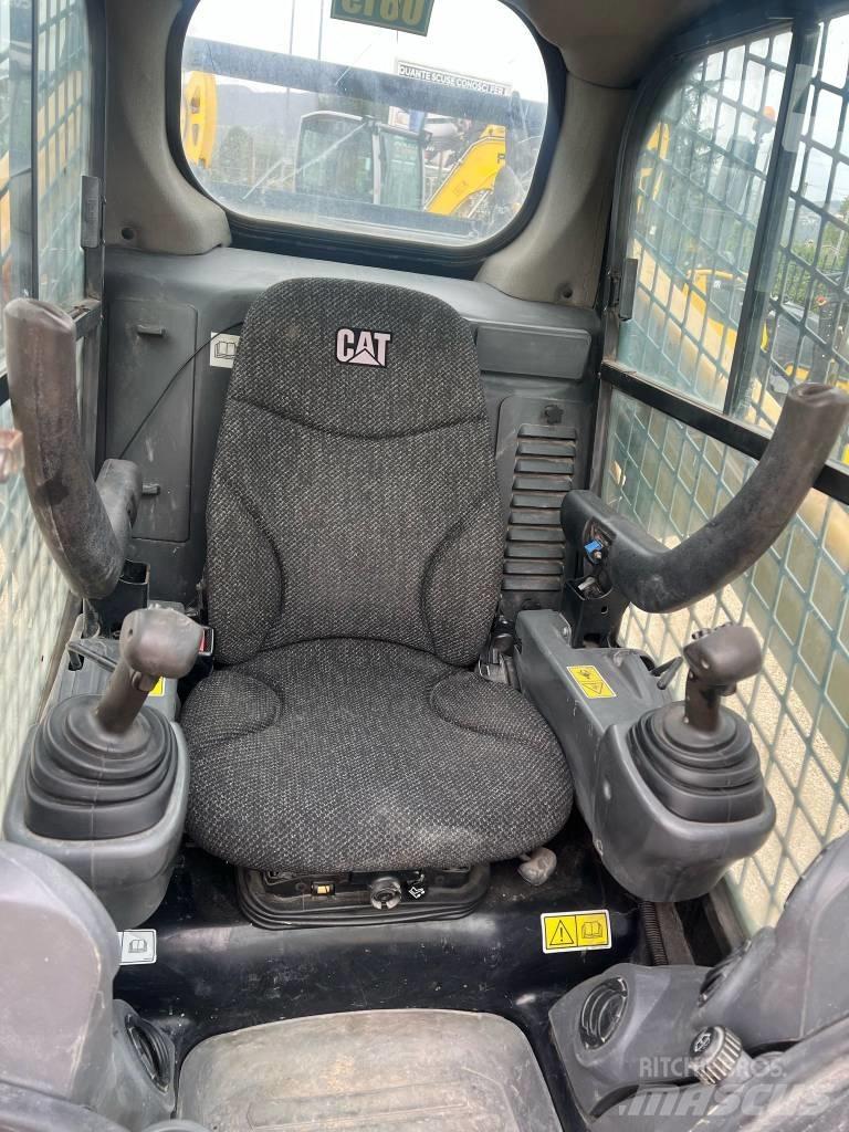 CAT 262 D Smykem řízené nakladače