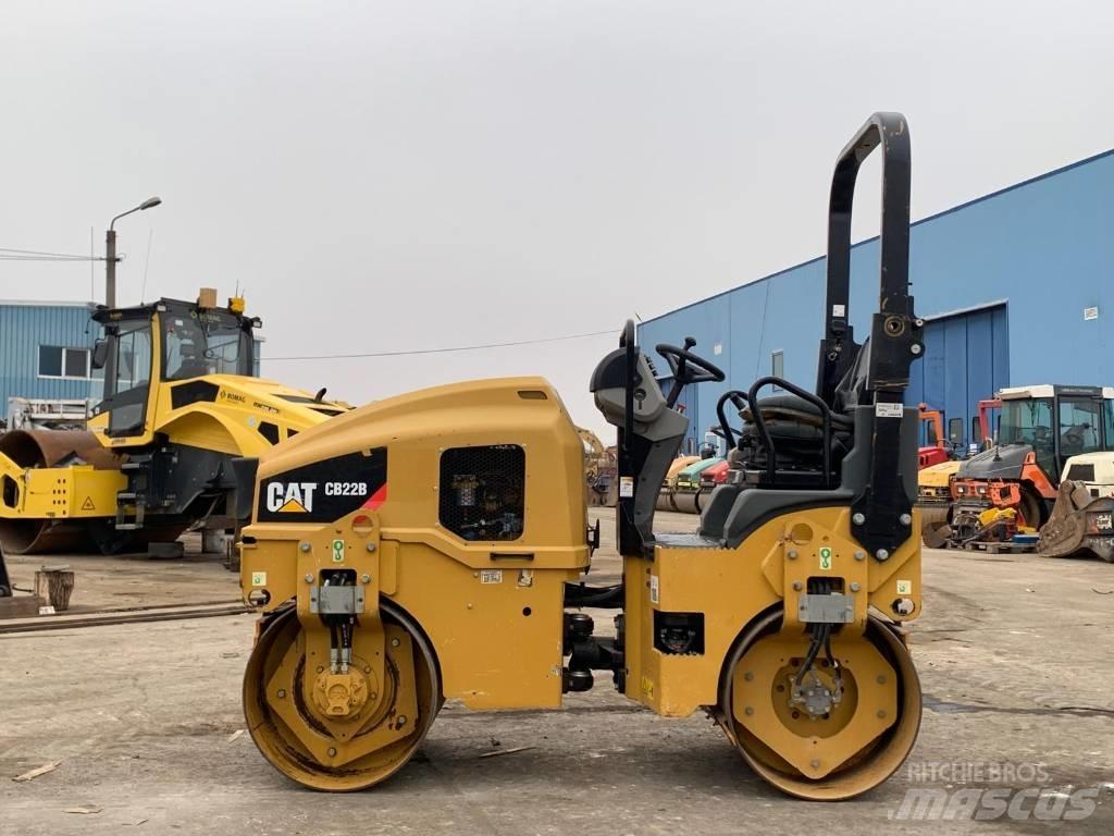 CAT CB 22B Tandemové válce