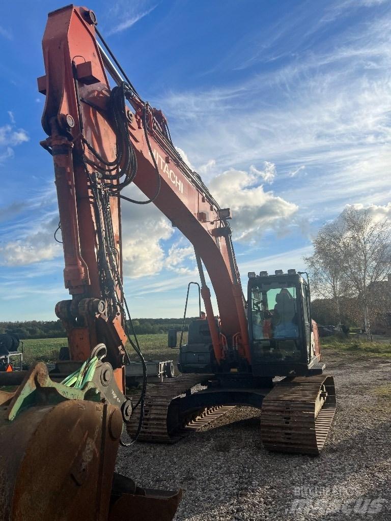 Hitachi ZX 210 Pásová rýpadla