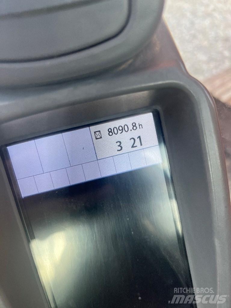 Hitachi ZX 210 Pásová rýpadla