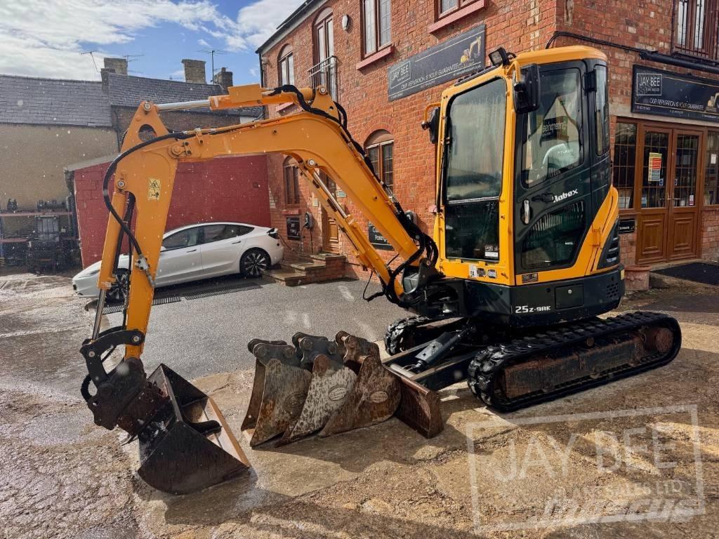 Hyundai R25Z-9 AK Mini rýpadla < 7t
