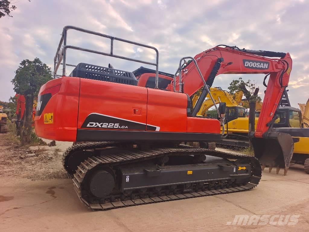 Doosan DX 225 Pásová rýpadla