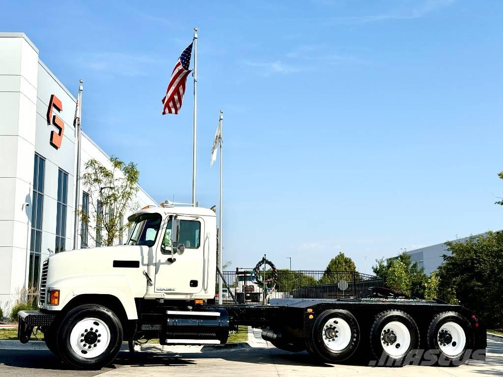 Mack CHU 613 Tahače