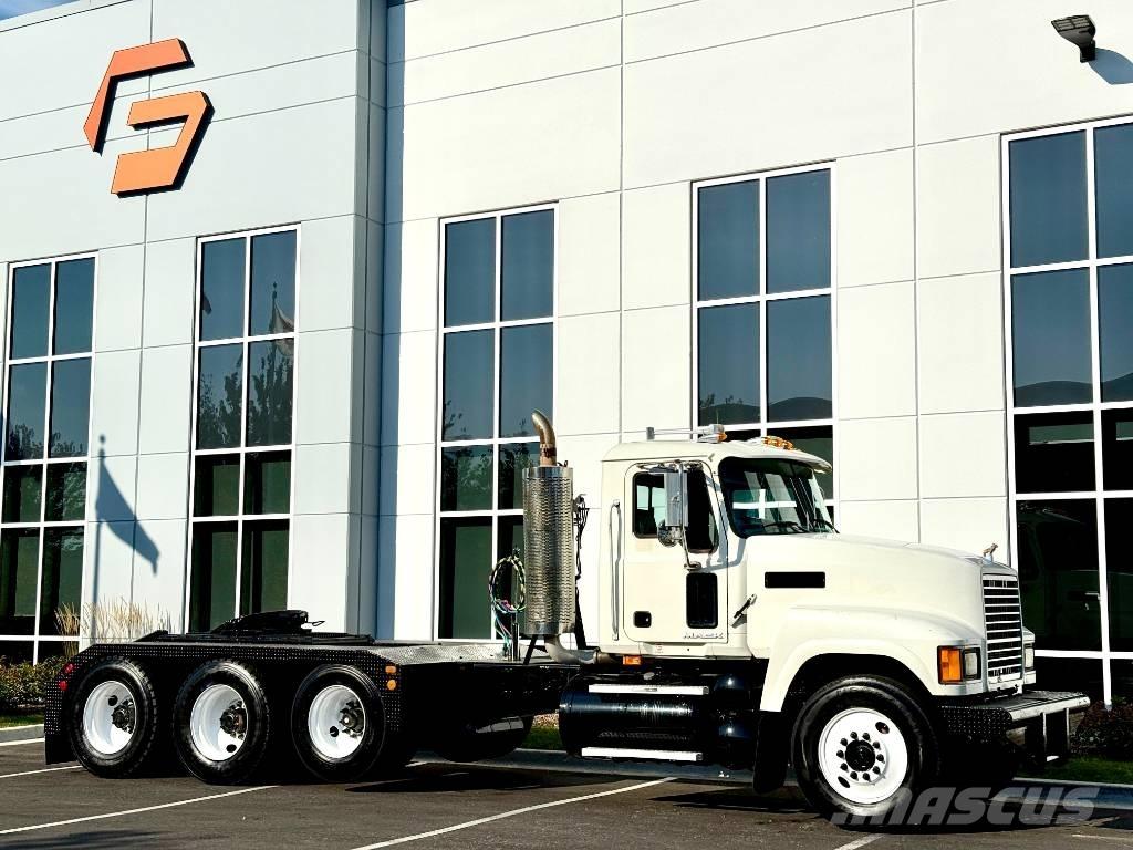 Mack CHU 613 Tahače