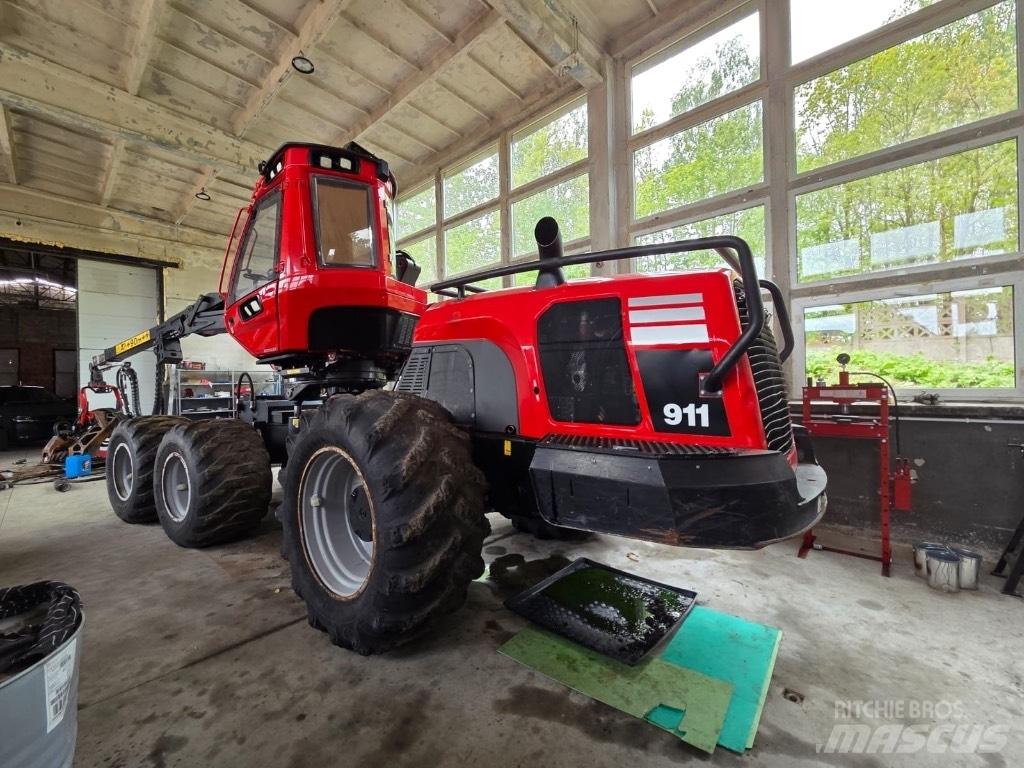 Komatsu 911 Harvestory