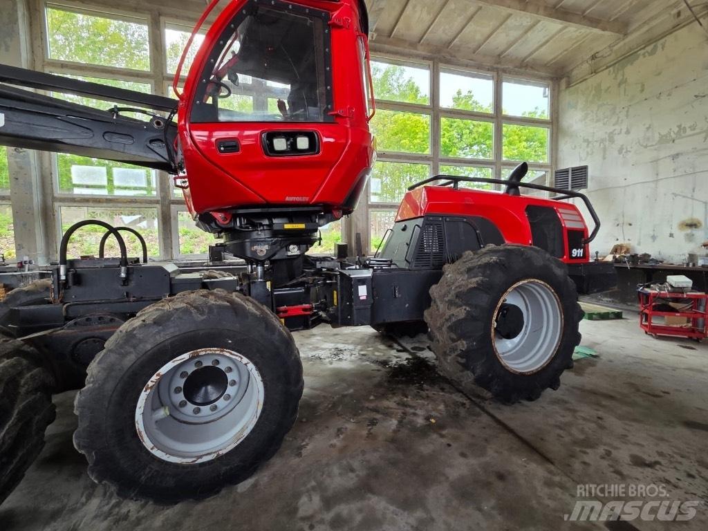 Komatsu 911 Harvestory