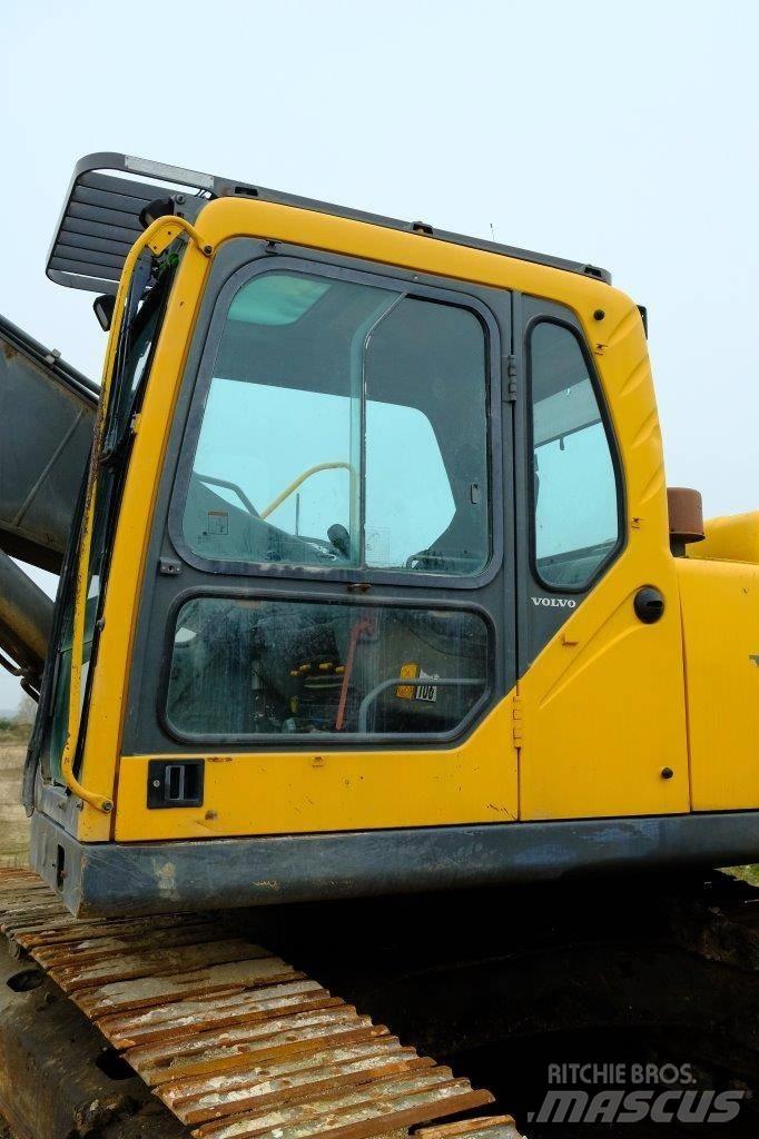 Volvo EC 240 kabina Kabiny a interiér