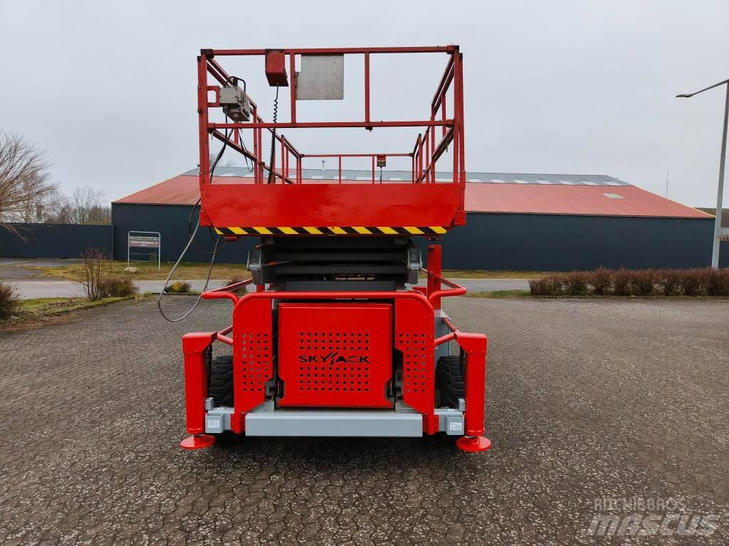 SkyJack SJ 9250 RT Nůžková zvedací plošina