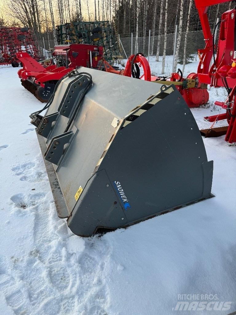 Snowek S2500 Sypače písku a soli