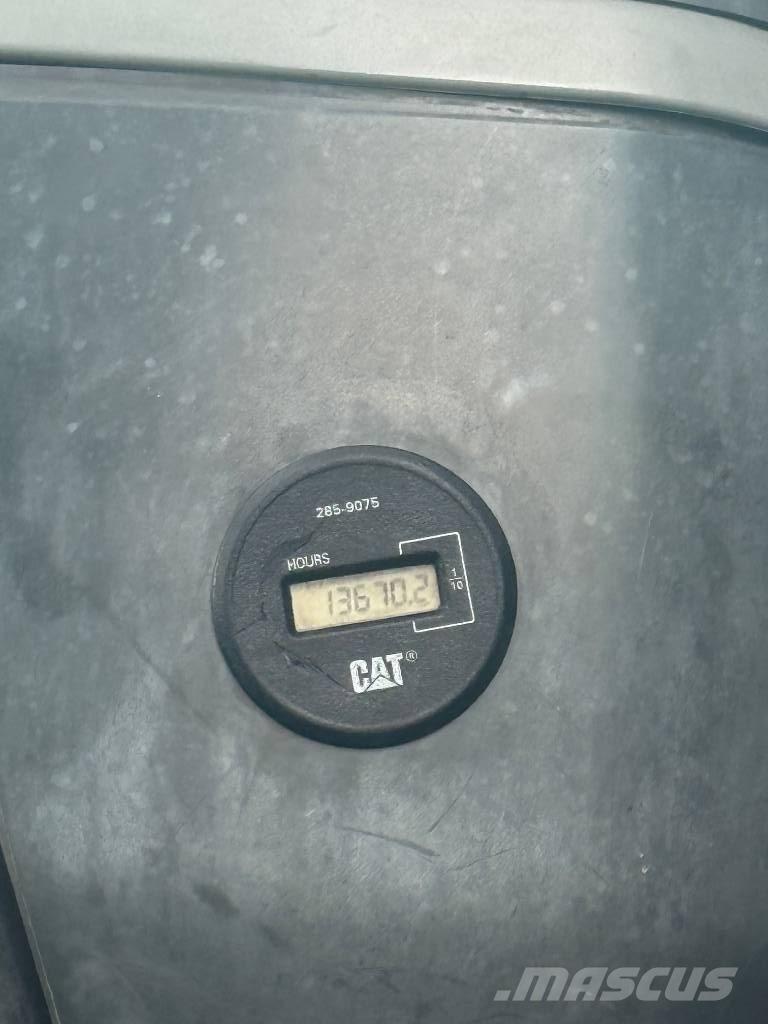 CAT M 325 D MH Kolová rýpadla