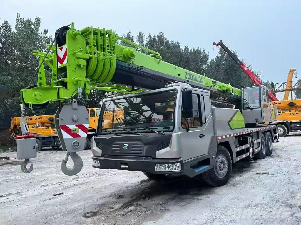 Zoomlion ZTC 250 A Univerzální terénní jeřáby
