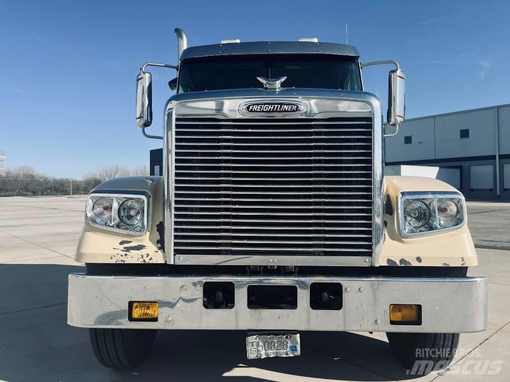 Freightliner 122 SD Tahače