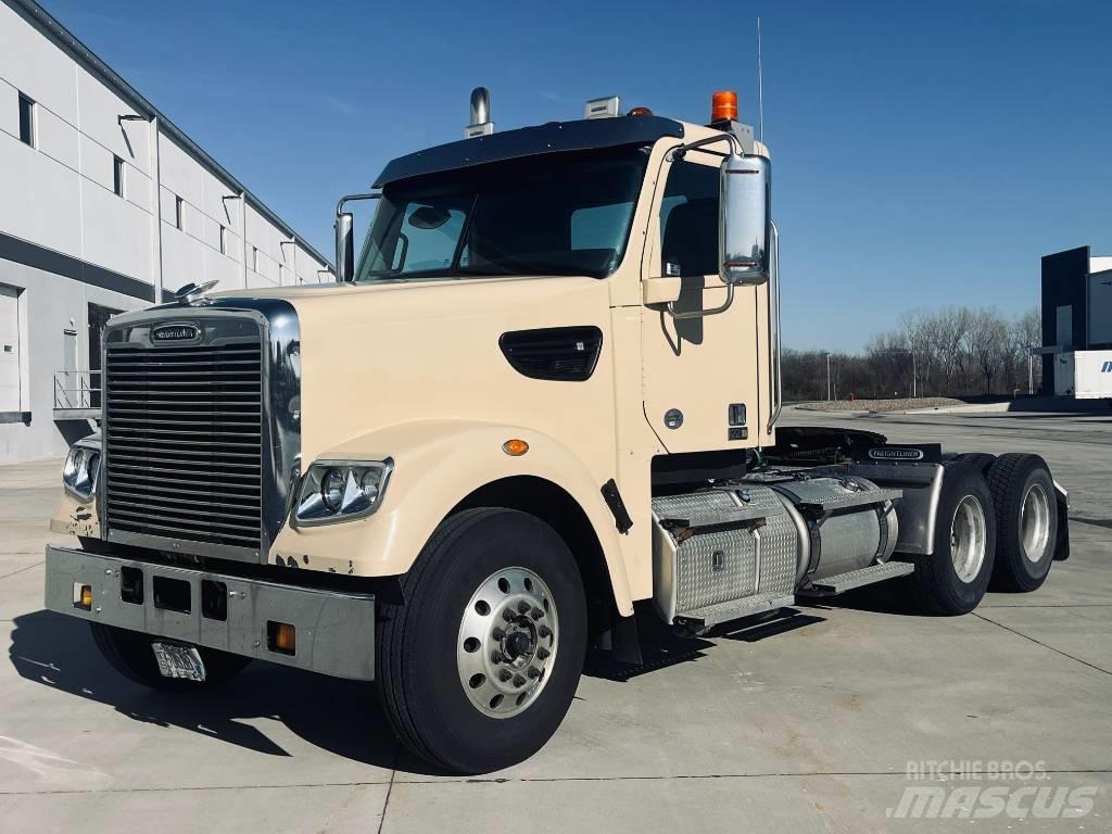 Freightliner 122 SD Tahače