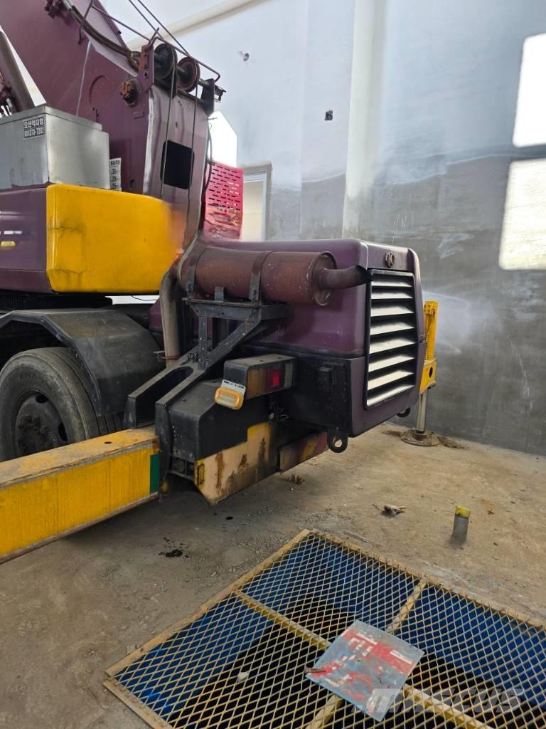 Kato MR 100 Jeřáby pro těžký terén