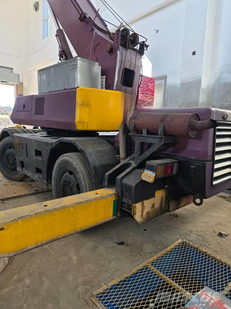 Kato MR 100 Jeřáby pro těžký terén