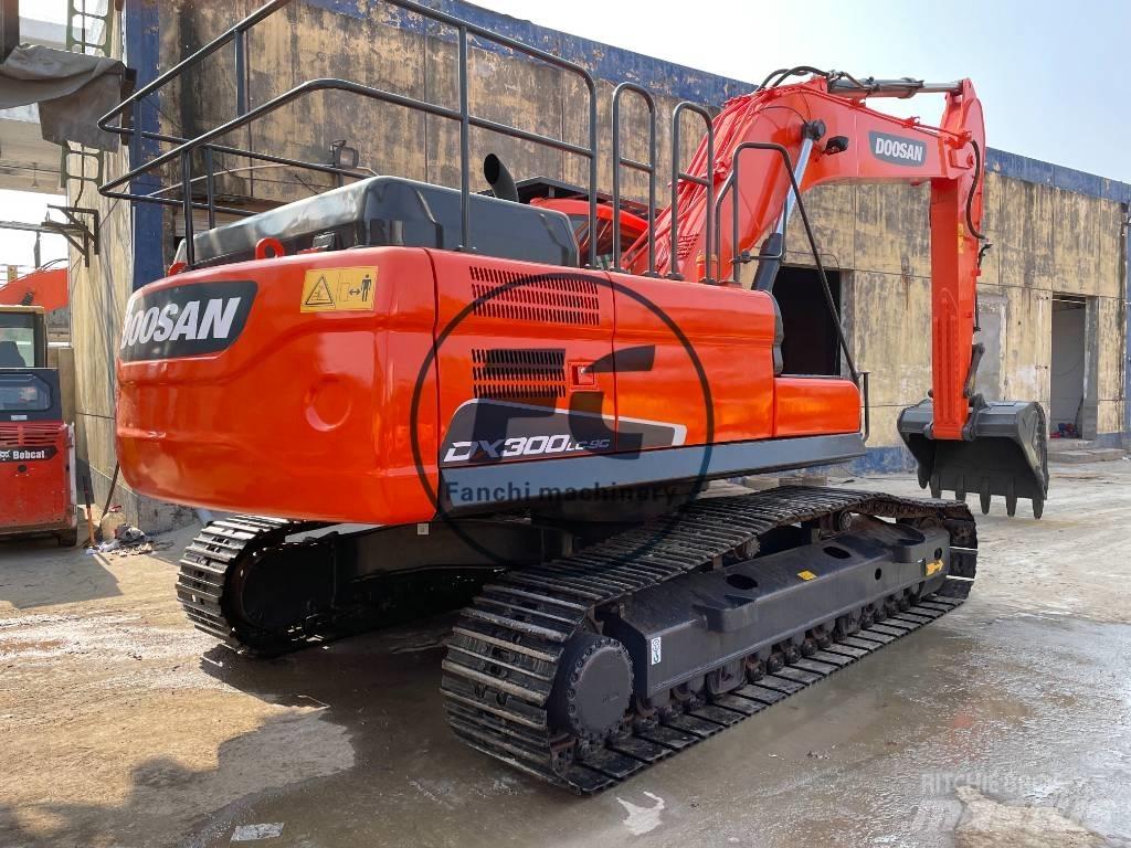 Doosan DX300 Pásová rýpadla