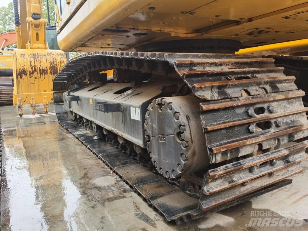 Komatsu PC 200-8 Pásová rýpadla