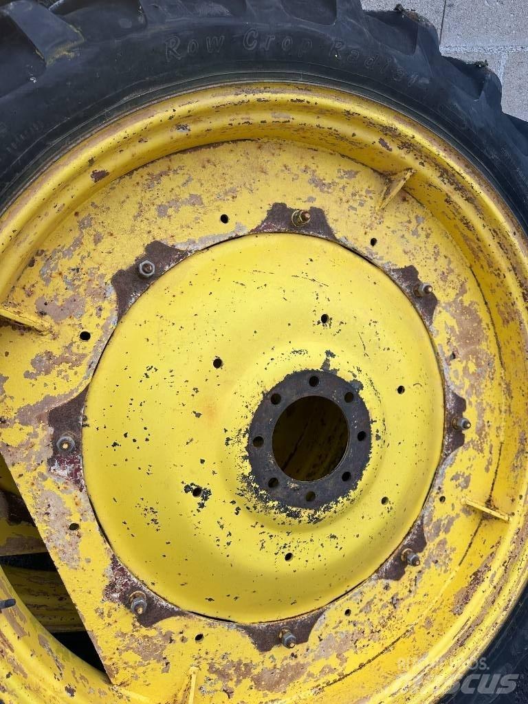 Alliance 230/95R44 Pneumatiky, kola a ráfky