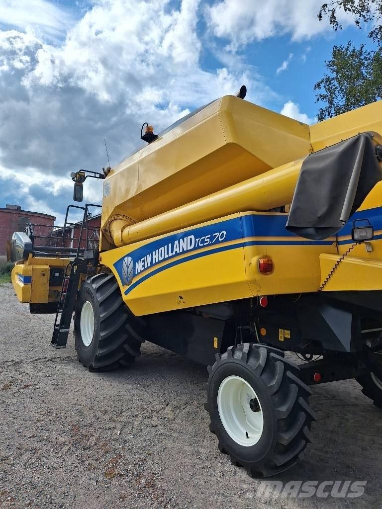 New Holland TC 5.70 Sklízecí mlátičky
