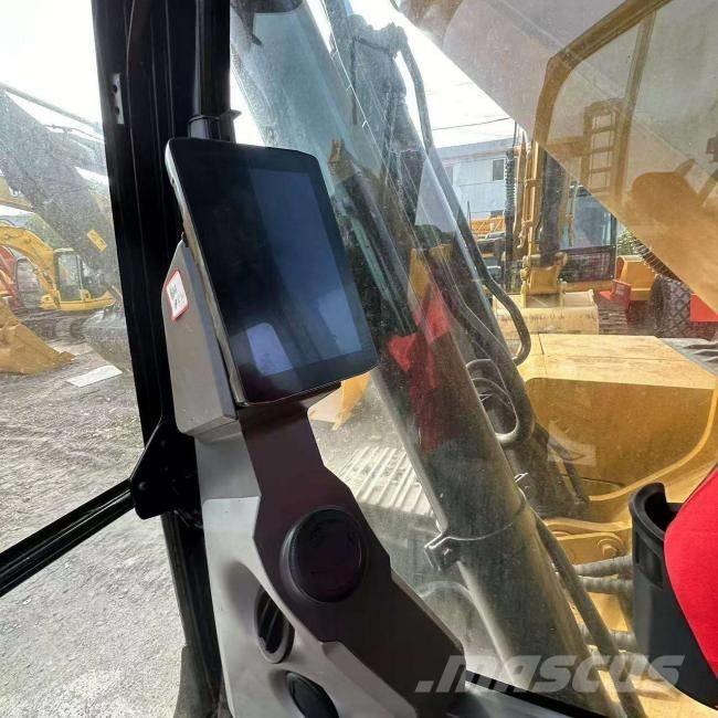 CAT 320 Pásová rýpadla