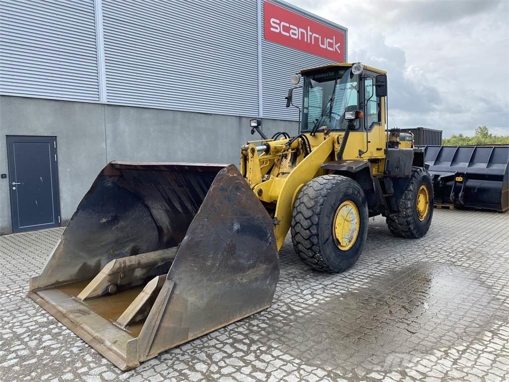 Komatsu WA270-3 Kolové nakladače