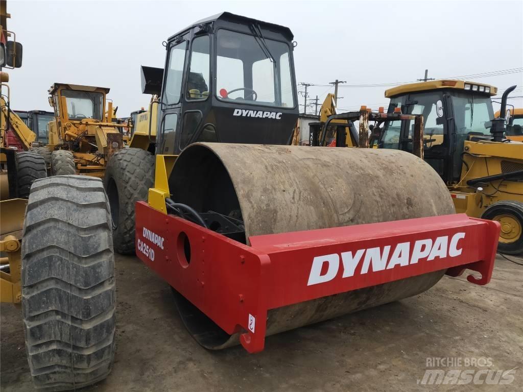Dynapac CA251D Tahačové válce