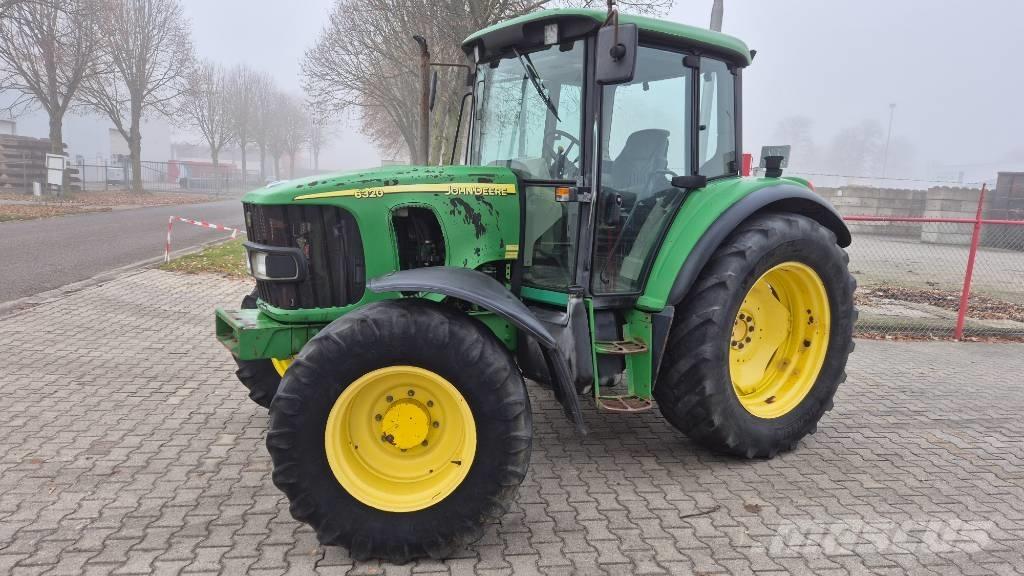 John Deere 6320 SE Traktory