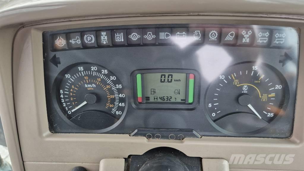 John Deere 6320 SE Traktory