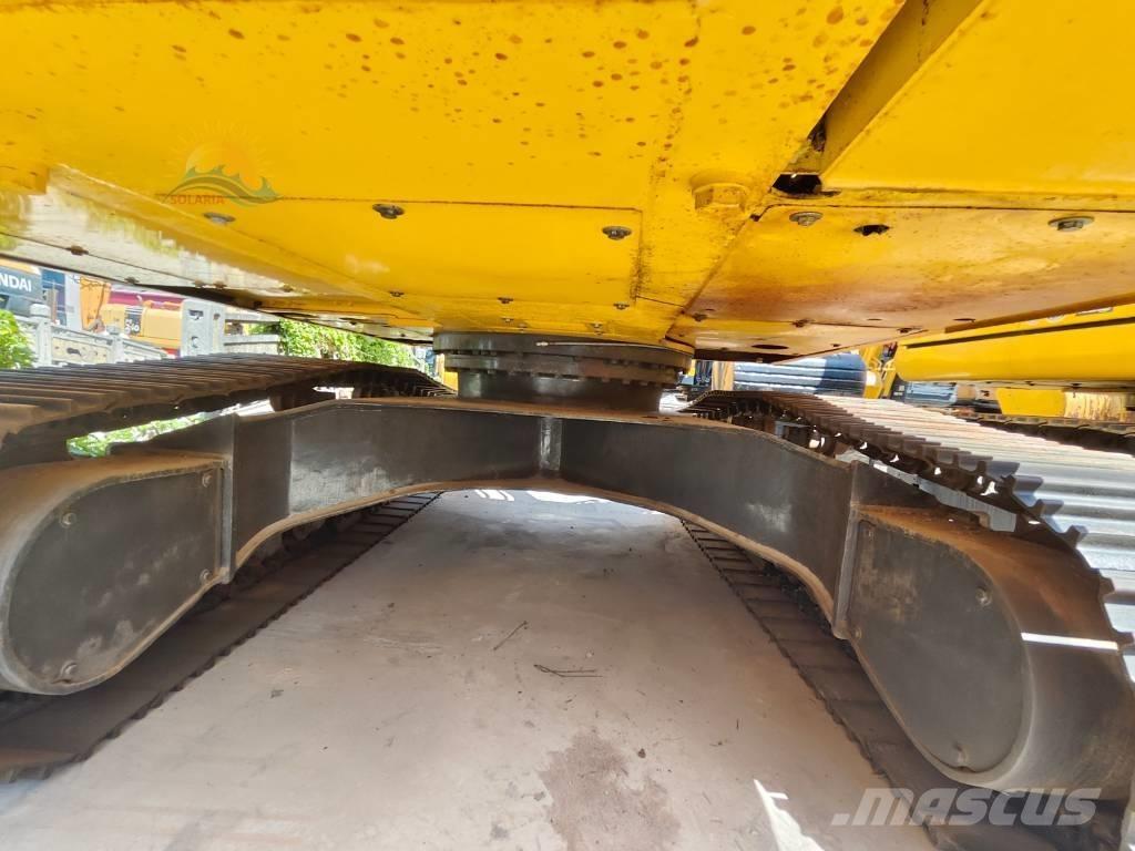 Komatsu PC 220-8 Pásová rýpadla