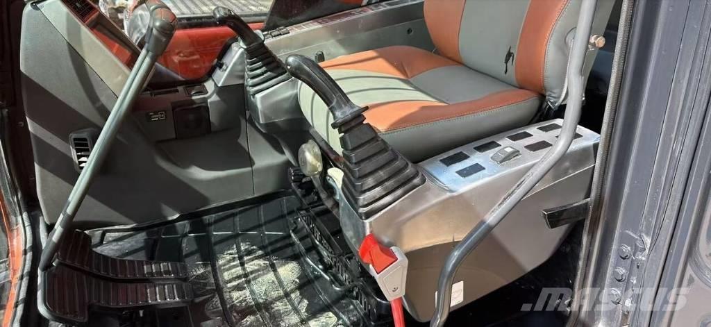 Doosan DX340 Pásová rýpadla