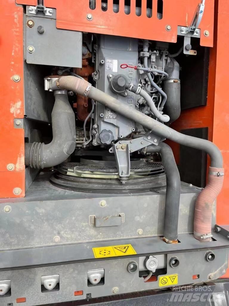 Hitachi ZX 240-3 Pásová rýpadla